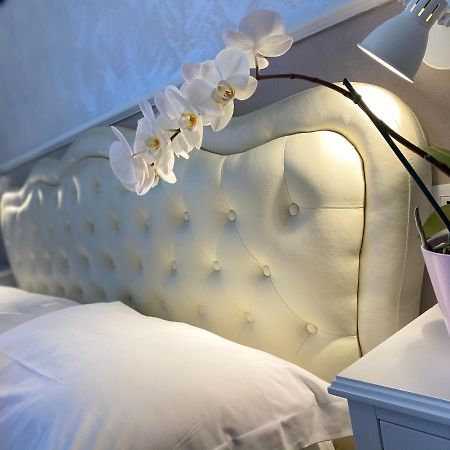 Domus Valadier B&B Guesthouse 피우미치노 외부 사진