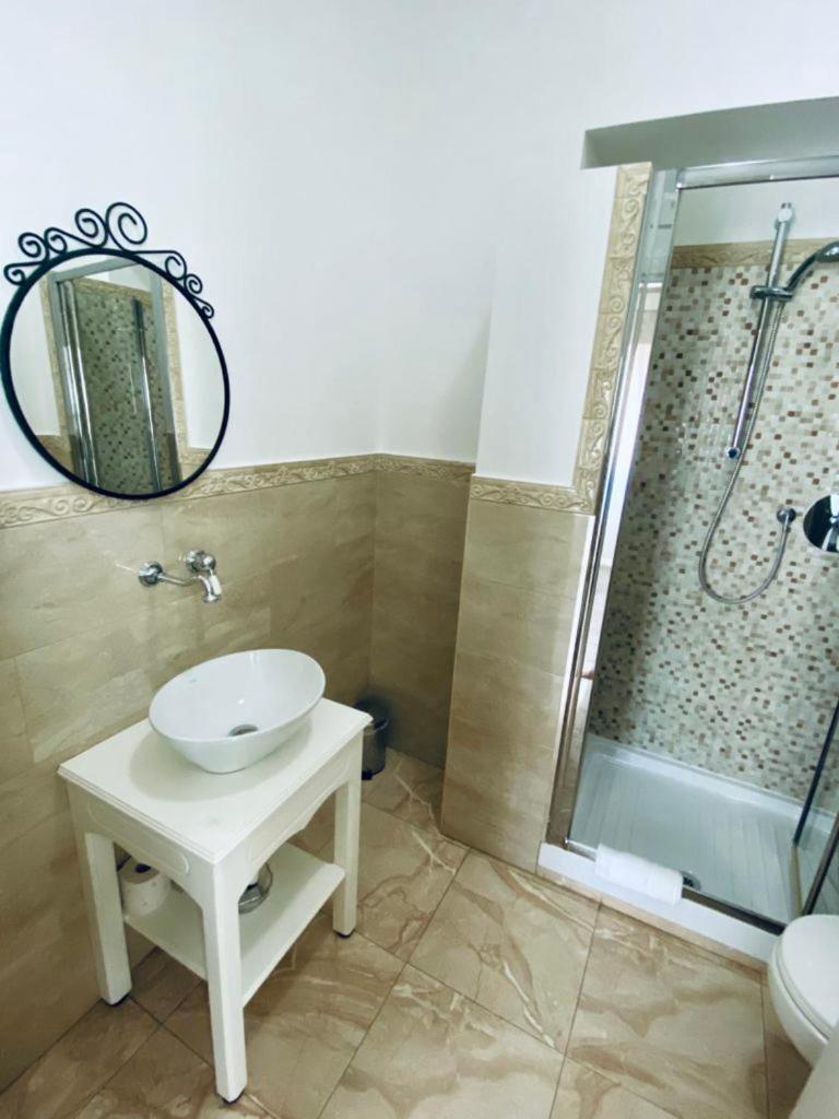 Domus Valadier B&B Guesthouse 피우미치노 외부 사진
