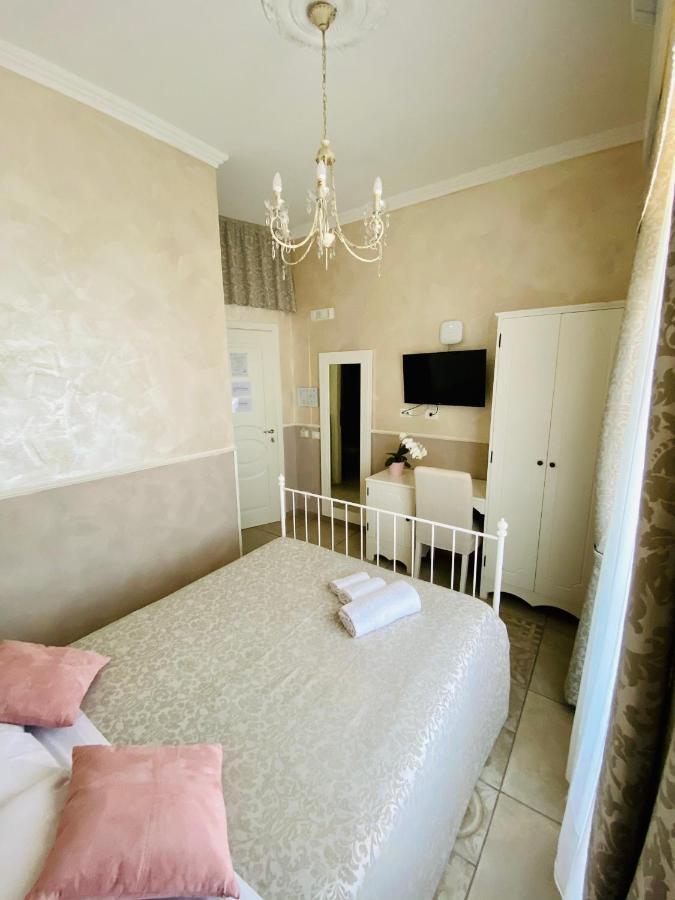 Domus Valadier B&B Guesthouse 피우미치노 외부 사진