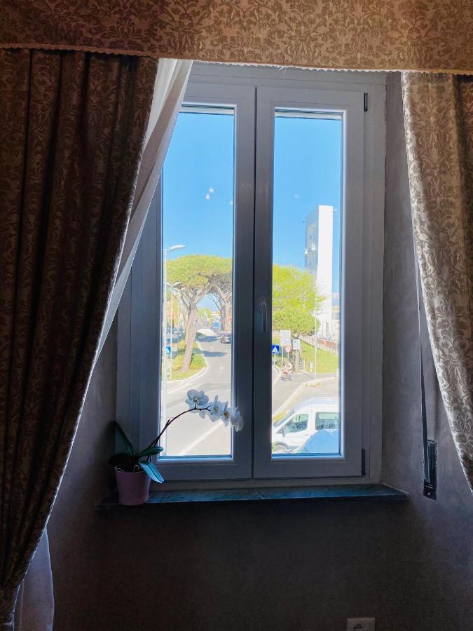 Domus Valadier B&B Guesthouse 피우미치노 외부 사진